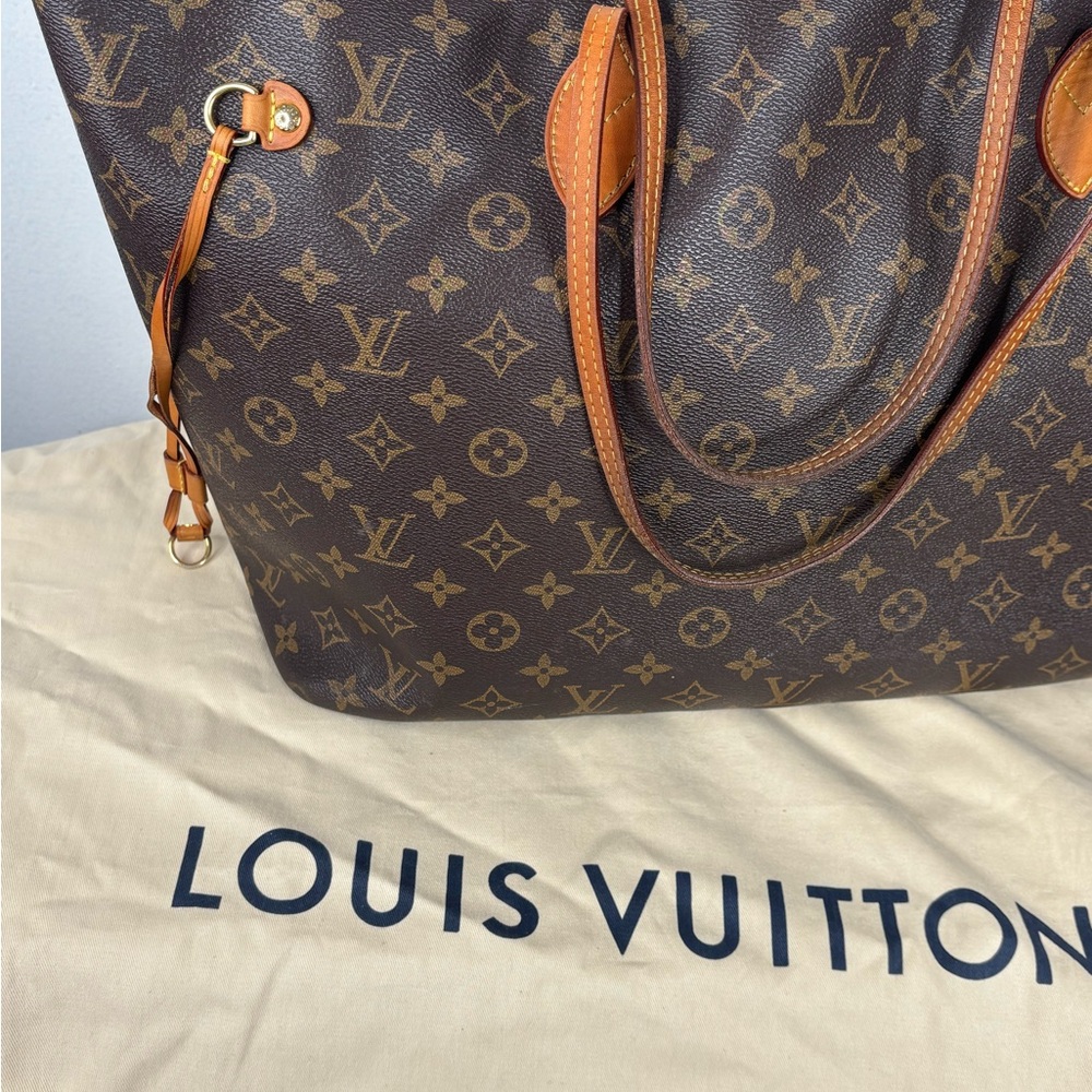 Louis Vuitton Neverfull GM Tote - Picture 13 of 16